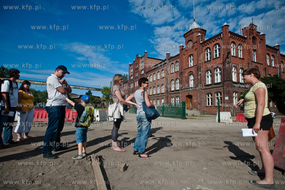 Stocznia Gdanska. Spacer z przewodniczka, bedacy czescia...