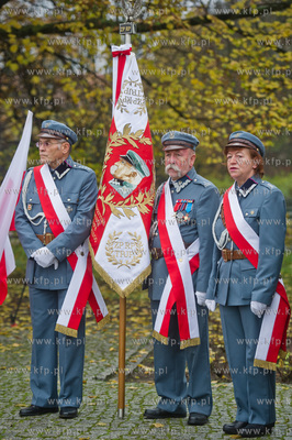 Gdansk. Wrzeszcz. Uroczyste zlozenia kwiatow pod pomnikiem...
