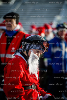 Gdansk. Parking pod Ergo Arena. Coroczna akcja Mikolaje...