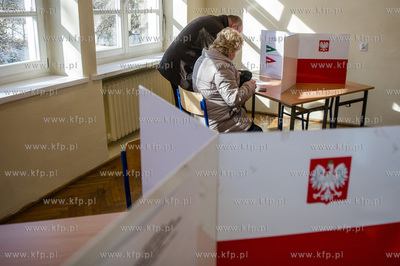 Gdansk. Obwodowa Komisja ds. Wyborow do Rady Dzielnicy...