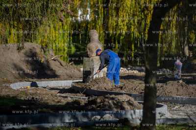 Gdansk. Jesienne, sloneczne przedpoludnie w Parku Orunskim.
Nz...