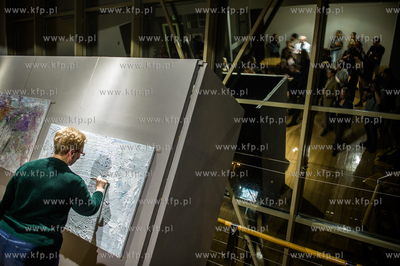 Gdansk. Klub Zak. Malarski performance Mikolaja Harmozy...