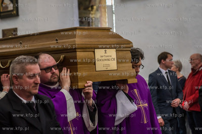 Gdansk. Katredra Oliwska. Wprowadzenie trumny z cialem...