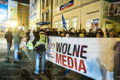 Gdańsk. Targ Drzewny. Demonstracja środowisk opozycyjnych...