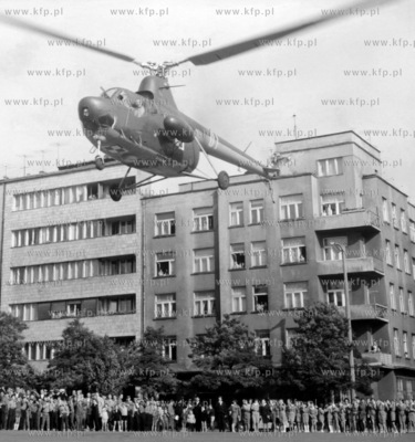 Kilka tysiecy mieszkancow Gdyni wzielo udzial w festynie...