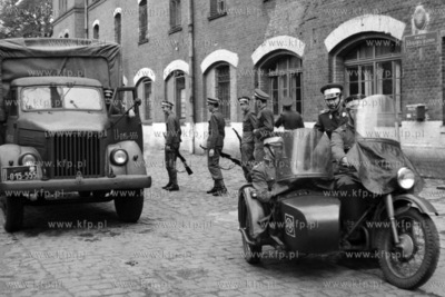 Wyjazd patrolu żandarmierii wojskowej z koszar. (lata60)
1965
0002217z
Fot....
