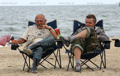 Ekipa filmowa serialu Kryminalni realizuje na plazy...