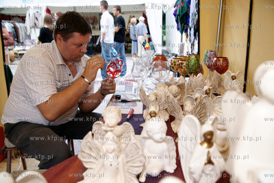 Sopot. Cepeliada 2009. Nz. ztoisko z recznie malowanym...