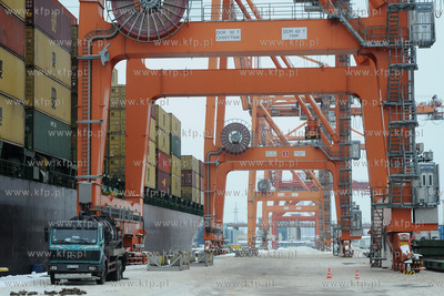 Zima w gdynskim porcie. Nz Baltycki Terminal Kontenerowy
15.02.2010
Fot....