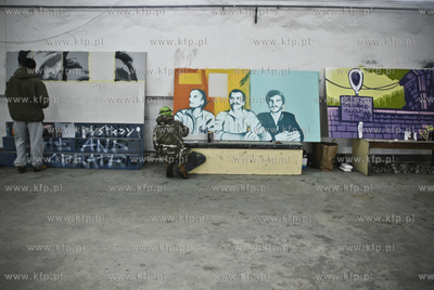 Mlodzi Solidarni, malowanie graffiti w Freedom Skatepark...