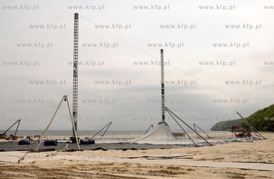 Na plazy w Srodmiesciu Gdyni ruszyl montaz gigantycznego...