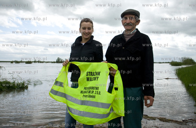 Leszkowy Nz Straznik walowy Natalia Daszewska z dziadkiem...