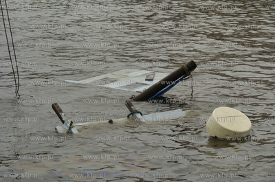 W porcie morskim w Ustce zatonal kuter wedkarski ms...