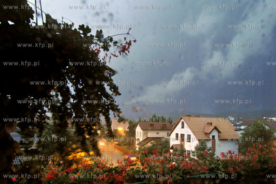 Nad Gdynia i Rumia przeszla w nocy silna nawalnica...