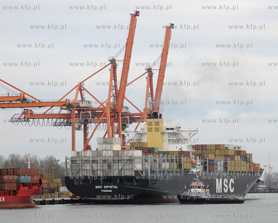 W Baltyckim Terminalu Kontenerowym (BCT) rozladowywany...