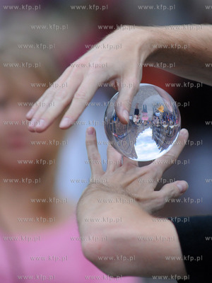 Pokaz zonglerki artystycznej w wykonaniu Krzysztofa...