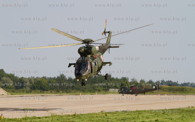 W Gdyni Babich Dolach zalogi smiglowcow W-3 z 25 Brygady...