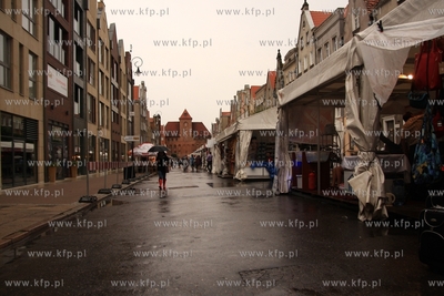 Czeste opady nie pozwalaja w pelni cieszyc sie trwajacym...