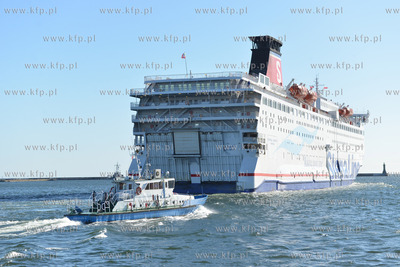 Prom Stena Spirit linii Stena Line wyplywa w rejs do...
