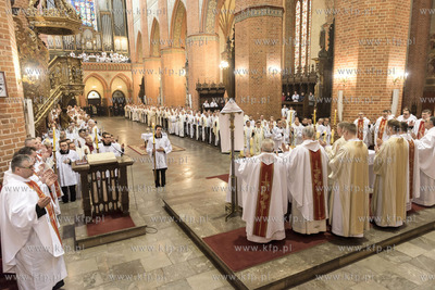 Pelplin. Msza Swieta Krzyzma w Wielki Czwartek w Bazylice...