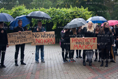 Starogard Gdański. Ogólnopolski czarny protest kobiet....