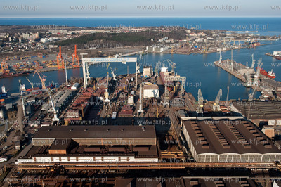 Stocznia Gdynia z lotu ptaka. 02.04.2009 fot. Kacper...