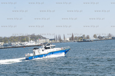 Gdynia. Rejs powitalny pierwszego w tym sezonie statku...