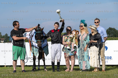 Sopot Wyścigi. Hipodrom. Konkurs kapeluszy i wyścigi...