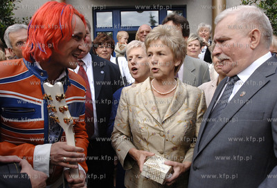 Gdansk, ul. Polnaki - uroczystosc imienin Lecha i Danuty...
