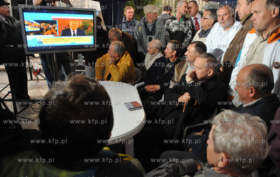 Stocznia Gdanska. Zwiazkowcy ze stoczniowej Solidarnosci...