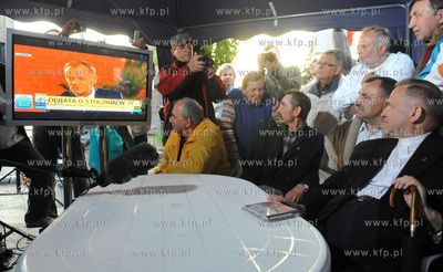 Stocznia Gdanska. Zwiazkowcy ze stoczniowej Solidarnosci...