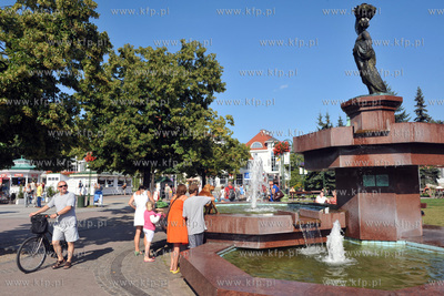 Sopot. Fontanna Jaska Rybaka na ul. Monte Cassino....