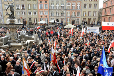 Gdansk. Dlugi Targ przed Dworem Artusa. 70 rocznica...