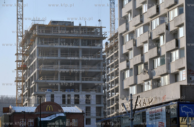 Gdansk - Wrzeszcz. Widok od ul. Dmowskiego na wiezowiec...