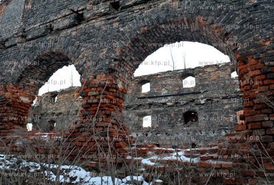 Ruiny spichlerzy na Wyspie Spichrzow w Gdansku.
27.01.2011
fot....