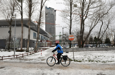 Gdynia. Wiezowiec See Tower i okolice skweru Kosciuszki....