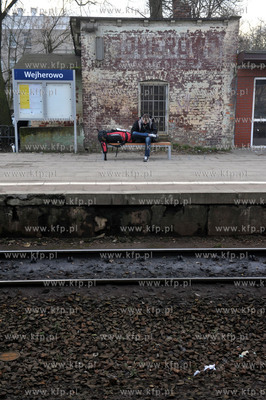 Wejherowo. Dwozec kolejowy PKP. Na scianie widoczny...