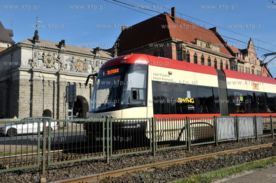 Gdansk. Tramwaj Pessa na przystanku na ul. Waly Jagiellonskie....