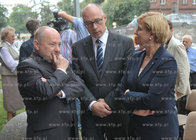 Gdańsk, ul. Kładki. Uroczystość przy tablicy upamiętniającej...