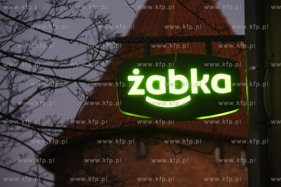 Sklep sieci Żabka na Targu Rybnym na Głównym Mieście...