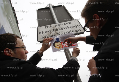 Gdansk. Parking przed biurem poselskim Jacka Kurskiego....