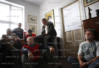 Gdansk. Grupa kilkuosobowa zwiazkowcow Sierpnia 80...