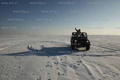 Katy Rybackie. Zamarzniety Zalew Wislany.24.01.2010fot....