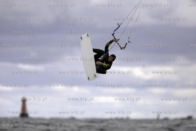 Gdansk Brzezno. Silny wiatr, duza fala to wymarzone...