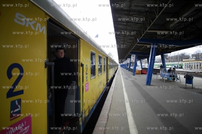 Dworzec kolejowy Gdansk Wrzeszcz. Peron kolejki SKM.
28.12.2011
fot....