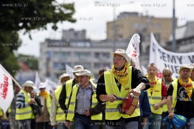 Gdansk. Demonstracja pracownikow firmy energetycznej...