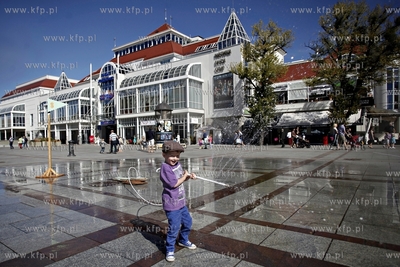 Sopot. Artloop Festival. Instalacje na Placu Przyjaciol...