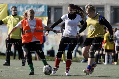 Gdansk Zaspa. Pilkarski turniej dzikich druzyn Do przerwy...