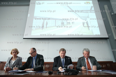 Urzad Miejski w Gdansku. Podpisanie umowy na budowe...