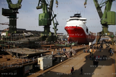 Gdanski oddzial Stoczni Nauta S.A.. Wodowanie kadlubu...